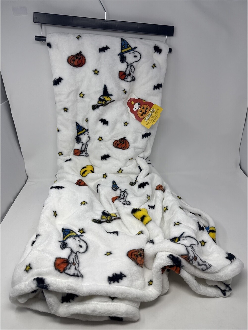 Snoopy Peanuts White Halloween Blanket Size 50x70